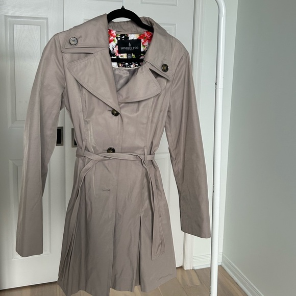 Beige trench coat - Picture 4 of 6